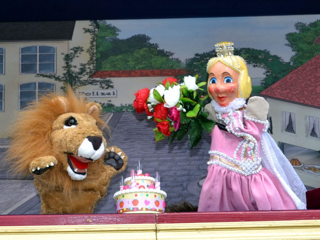Der Löwe Mokko Schaschiba Puppentheater für Kinder